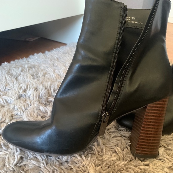 Black booties - Picture 3 of 6